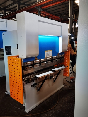 7.5KW CNC 프레스 브레이크 기계 수압 가벼운 강철 400mm 무게 7000kg