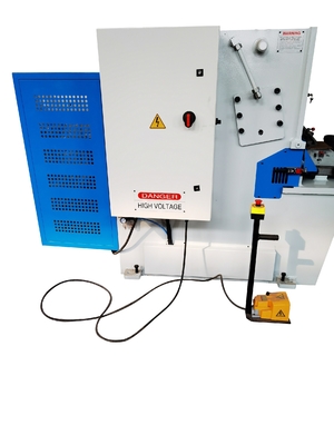 기계적인 QC12K-8x3200 금속 수력 Cnc 단두대 전단 장치 3200 밀리미터
